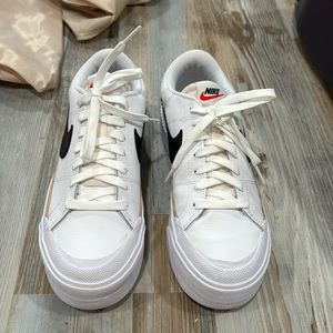 Nike Court Legacy Lift - Size 8